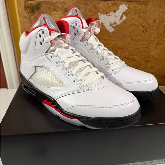 Air Jordan 5 Retro 'White Fire Red' - Picture 5 of 9
